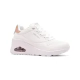 Championes urbanos Skechers Street Uno Wedge Hi Steps, color blanco con detalles en dorado. Cuentan con plantilla Skechers Air-Cooled Memory Foam y entresuela con cámara de aire visible Skech-Air.
