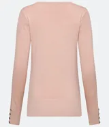 Suéter de punto color verde, con cuello barco, mangas largas y textura acanalada.