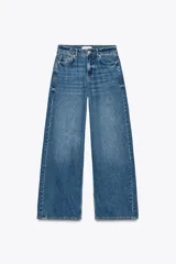 Jeans de tiro medio, color azul denim, con cinco bolsillos, corte wide leg y largo extra.