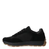Zapatillas deportivas negras con detalles en gamuza y suela marrón.
