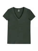 Camiseta rosa de manga corta con cuello en V y corte entallado.