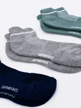 Pack de tres pares de soquetes deportivos de algodón en colores azul marino, gris y verde.