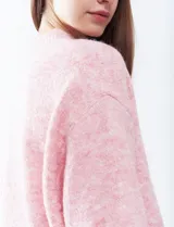 Buzo rosa de tejido melange, marca Q2, con cuello alto y mangas 3/4.