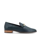Zapato Torino azul marino con textura reptil, detalle de hebilla metálica dorada, forro y plantilla de cuero y suela de goma.