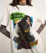 Remera blanca de algodón con estampa de Billie Eilish.