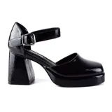 Sandalia de vestir negra con tira en el tobillo y tacón cuadrado, de diseño elegante y cómodo.