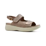 Sandalias de cuero color champagne con plataforma beige, ajuste con hebilla y velcro.