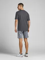 Camiseta de manga corta y cuello redondo marca Jack & Jones, corte relajado, color gris oscuro.