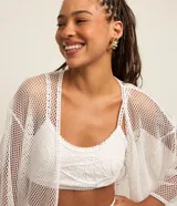 Kimono blanco de punto con sisa desplazada y mangas cortas.
