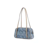 Cartera Guess modelo Cerelia, de hombro, con estampado del logo de la marca en color celeste sobre fondo azul. Tiene detalles en color beige en las correas y los bordes.