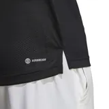 Chomba de tenis Adidas Club, color negro, con logo blanco bordado en el pecho. Confeccionada con tejido transpirable AEROREADY y paneles de malla en la espalda.