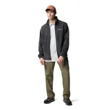 Pantalón de senderismo color verde oliva, con tecnología Omni-Shade™ Broad Spectrum UPF 50 y Omni-Wick™. Cuenta con elástico cómodo en 2 direcciones, cinturón integrado y extraíble, elástico parcial en la cintura, bolsillos para las manos, bolsillo de seguridad con cremallera, bolsillos cargo y traseros con cierre de gancho y bucle. Detalle de refuerzo en la costura de la entrepierna.