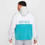 Campera anorak Nike Club Marina Gfx para hombre, color blanco con parte inferior turquesa y capucha gris. Presenta logo de Nike bordado en el pecho.