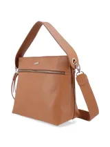 Cartera negra de cuero graneado con doble correa, una de hombro y otra bandolera regulable. Tiene cierre metálico con tirador de cuero, chapita metálica con el logo de la marca y detalles interiores con el logo de la marca y la inscripción "HECHO EN URUGUAY".