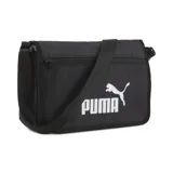 Bolso bandolera Puma Base Crossbody color negro con logo blanco estampado en el frente. Tiene correa ajustable y cierre superior.