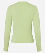 Blusa manga larga color verde claro, confeccionada en microfibra con escote diferenciado estilo gota y ribete delantero.