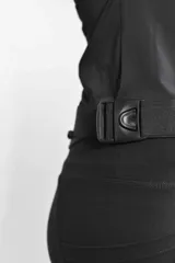 Riñonera de camuflaje diseñada para running, con cierre y espacio para almacenar objetos personales.