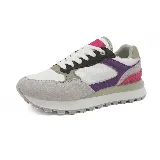 Zapatillas urbanas Osada con suela track, capellada blanca con detalles en gris, fucsia, verde oliva y violeta.