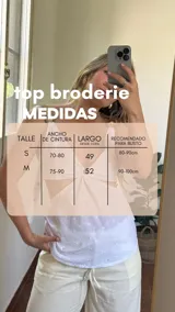 Top negro de broderie con copas ajustables en la espalda y elástico en la cintura trasera. Breteles de ecocuero.