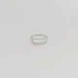 Anillo de plata 925 con diseño minimalista de doble banda paralela.