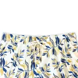 Short de baño blanco con estampado de hojas en tonos azul y verde. Tiene elástico en la cintura, cordón ajustable, tres bolsillos y mesh interior hipoalergénico.