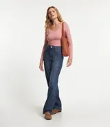 Blusa negra de algodón con escote en V y mangas largas.