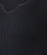 Body celeste de poliamida seamless con textura acanalada, cuello en V, mangas cortas y cierre en la entrepierna.