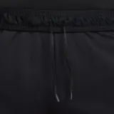 Short de fútbol Nike Strike para hombre, color negro con detalles en rosa y celeste.