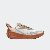 Championes de trail running Altra Experience Wild, color blanco con detalles en gris y naranja.
