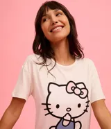 Blusa de pijama de poliéster color blanco, con cuello redondo, mangas cortas y estampado de Hello Kitty.