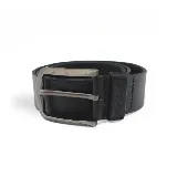 Cinturón de cuero negro con hebilla metálica rectangular color peltre.