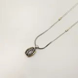 Conjunto de collar y dije en plata y oro con circonias engarzadas.