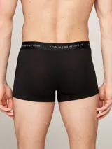 Pack de tres bóxers negros de algodón elástico con cinturas elásticas de diferentes colores (verde, negro y gris) con el logo de Tommy Hilfiger.
