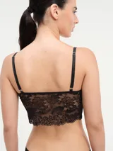 Bustier de encaje negro con copas con aro y breteles finos regulables.