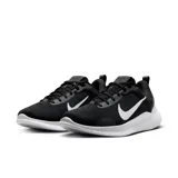 Zapatillas de running para hombre, color negro, con diseño ligero y suela flexible.