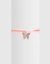 Gargantilla choker con doble cinta rosa y dije de mariposa plateada con strass rosas.