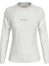 Remera blanca de manga larga con cuello redondo y logo de Calvin Klein Jeans estampado en el pecho.