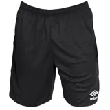 Short deportivo negro marca Umbro, con cintura elástica y logo estampado en la pierna derecha.