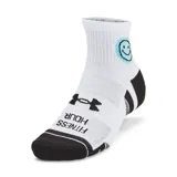 Medias deportivas Under Armour HeatGear de corte tobillero, color negro con detalles en gris y logo de la marca en el tobillo.
