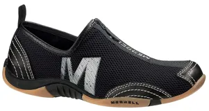 Zapatilla slip-on negra de malla y cuero, con suela de goma color caramelo. Presenta una cremallera lateral para facilitar su postura, forro de microfibra y plantilla con tecnología NXT para evitar el olor. Cuenta con tecnología Merrell Air Cushion en el talón para absorción de impactos y entresuela de espuma EVA ligera.