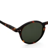 Lentes de sol redondos con montura carey y cristales verdes.