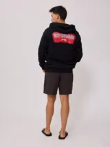 Canguro con cierre color crudo, con capucha y bolsillos frontales.