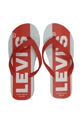 Chinelas Levi's rojas y blancas con el logo de la marca estampado en grande.