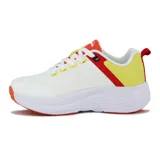 Championes deportivos Diadora modelo Bresh, color blanco con detalles en amarillo, rojo y naranja. Presentan una capellada de malla transpirable y una suela gruesa con entresuela naranja y detalles en la puntera.