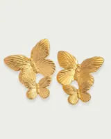 Aros colgantes dorados con forma de mariposas de acero quirúrgico hipoalergénico con baño en oro 18k.