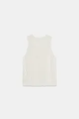 Musculosa celeste de punto con cuello redondo.