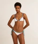 Bombacha de bikini blanca de microfibra con lazos laterales y bies de colores contrastantes.