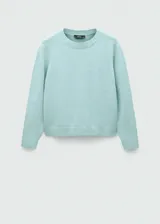 Sweater color crema de tejido de punto grueso con cuello redondo y mangas largas.