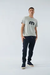 Pantalón de jogging gris oscuro de felpa con puños, cintura ajustable con cordón y logo estampado en la pierna.