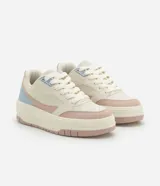 Championes de plataforma color crema con detalles en rosa y celeste.